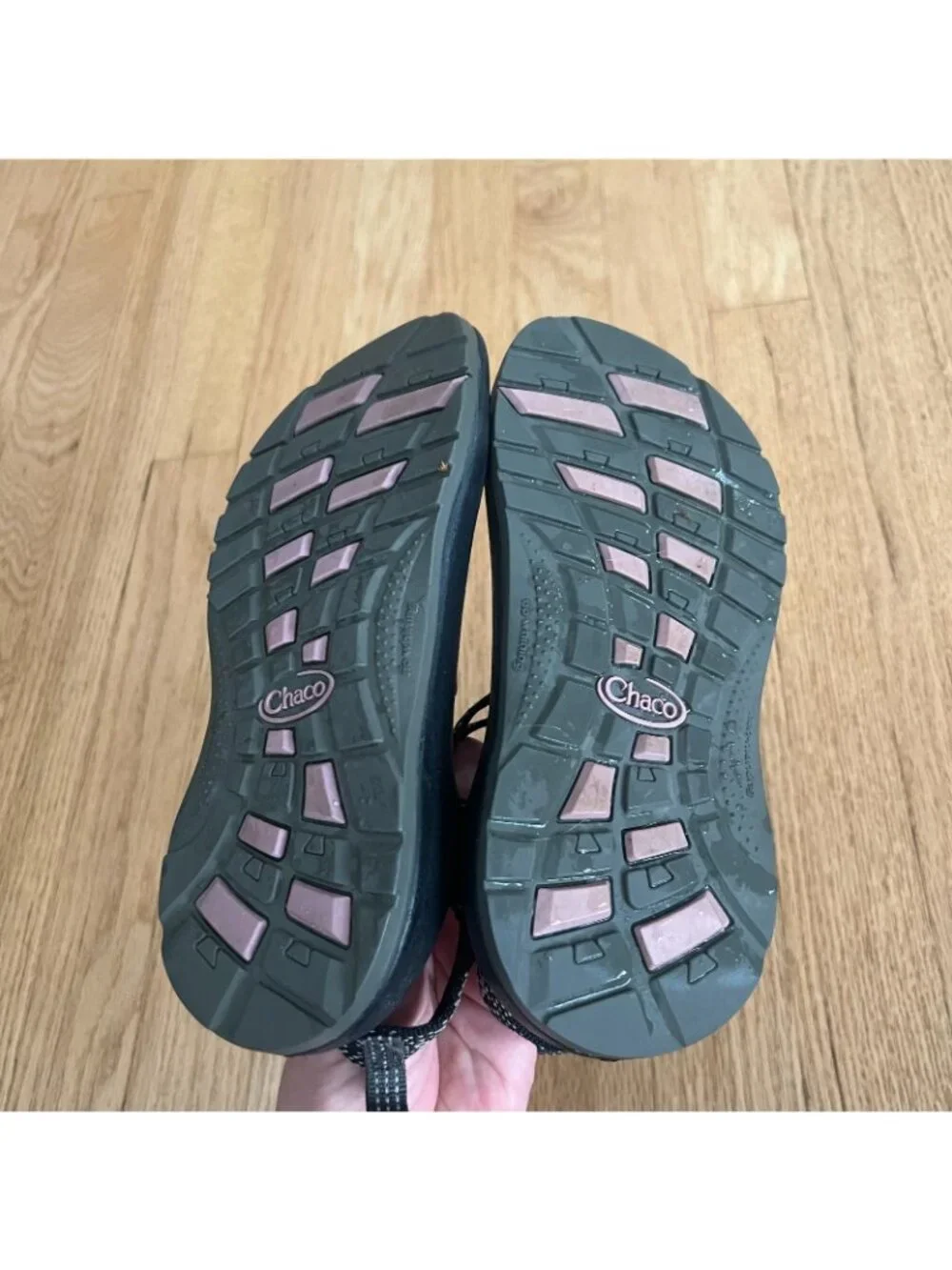 Chaco ZX1 Black Strappy Hiking Sandals Kid/Youth Size 2